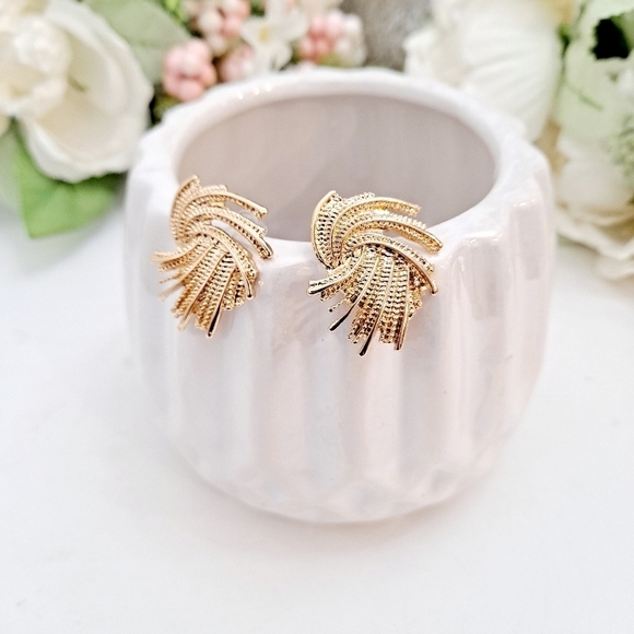 💖 2/$30 Womens earrings gold dainty statement elegant small stud wedding event - Picture 9 of 16